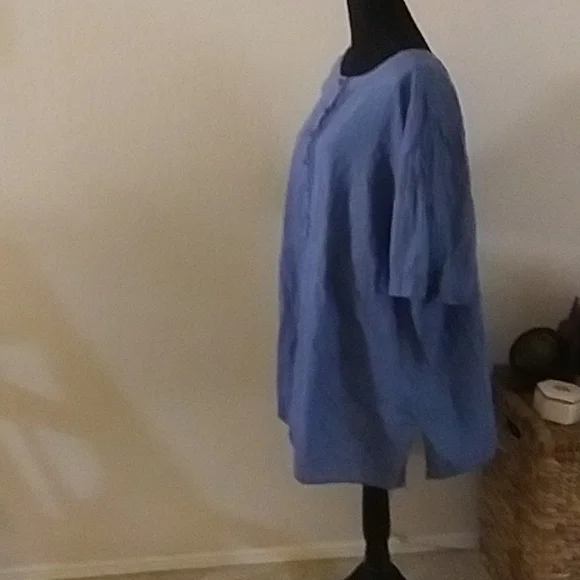 Avenue Pull Over Top - Picture 5 of 8